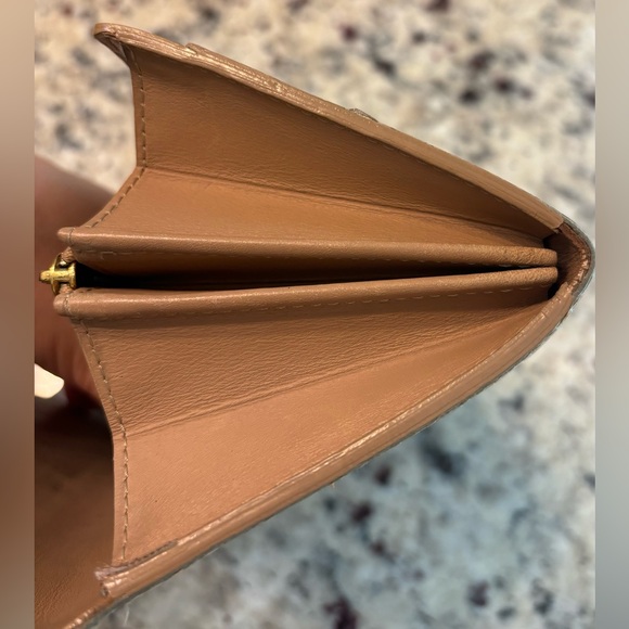 Authentic - Louis Vuitton Dune Vernis Sarah Wallet #4 - Picture 8 of 15